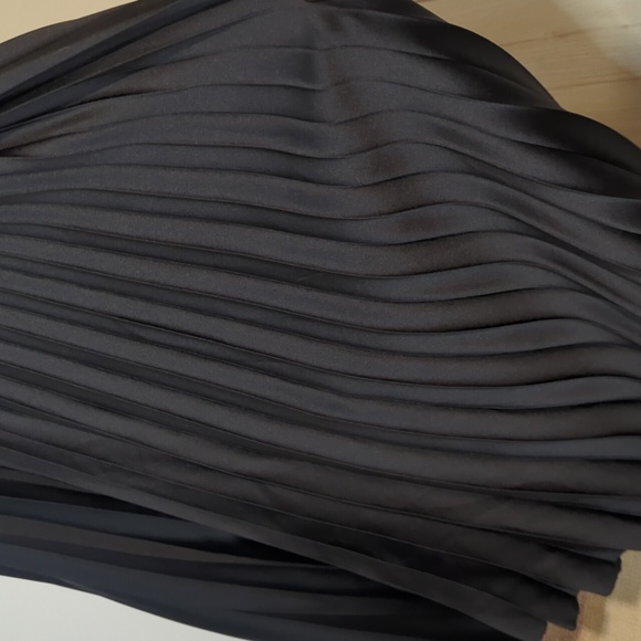 Abercrombie & Fitch Black Pleated Cutout Maxi Dress - Picture 7 of 9